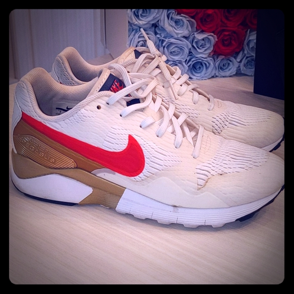 Women's Nike sneakers size 7